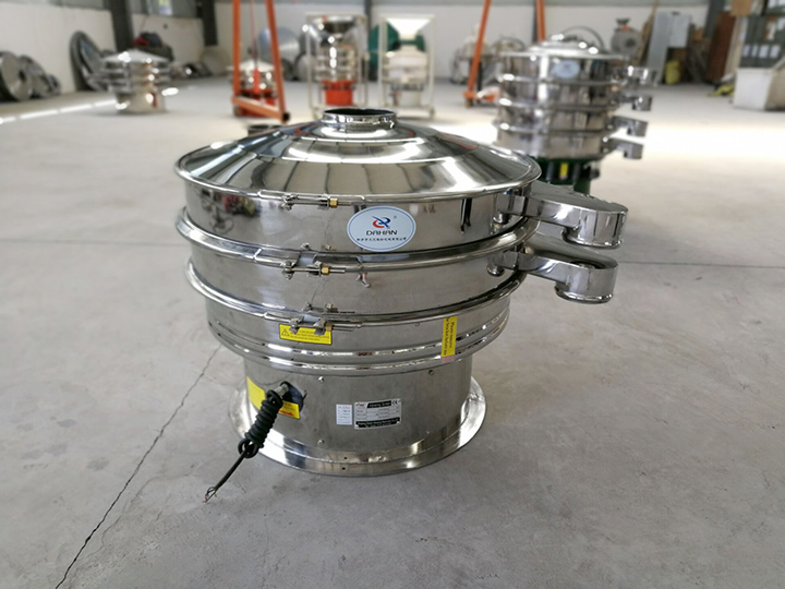 全不銹鋼振動篩整機(jī)采用不銹鋼拋光而成，干凈衛(wèi)生，可避免原料被污染